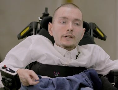 Ο πρώτος εθελοντής για μεταμόσχευση κεφαλιού το μετάνιωσε όταν μια καλλονή Ρωσίδα του «πήρε το μυαλό» (φωτο)